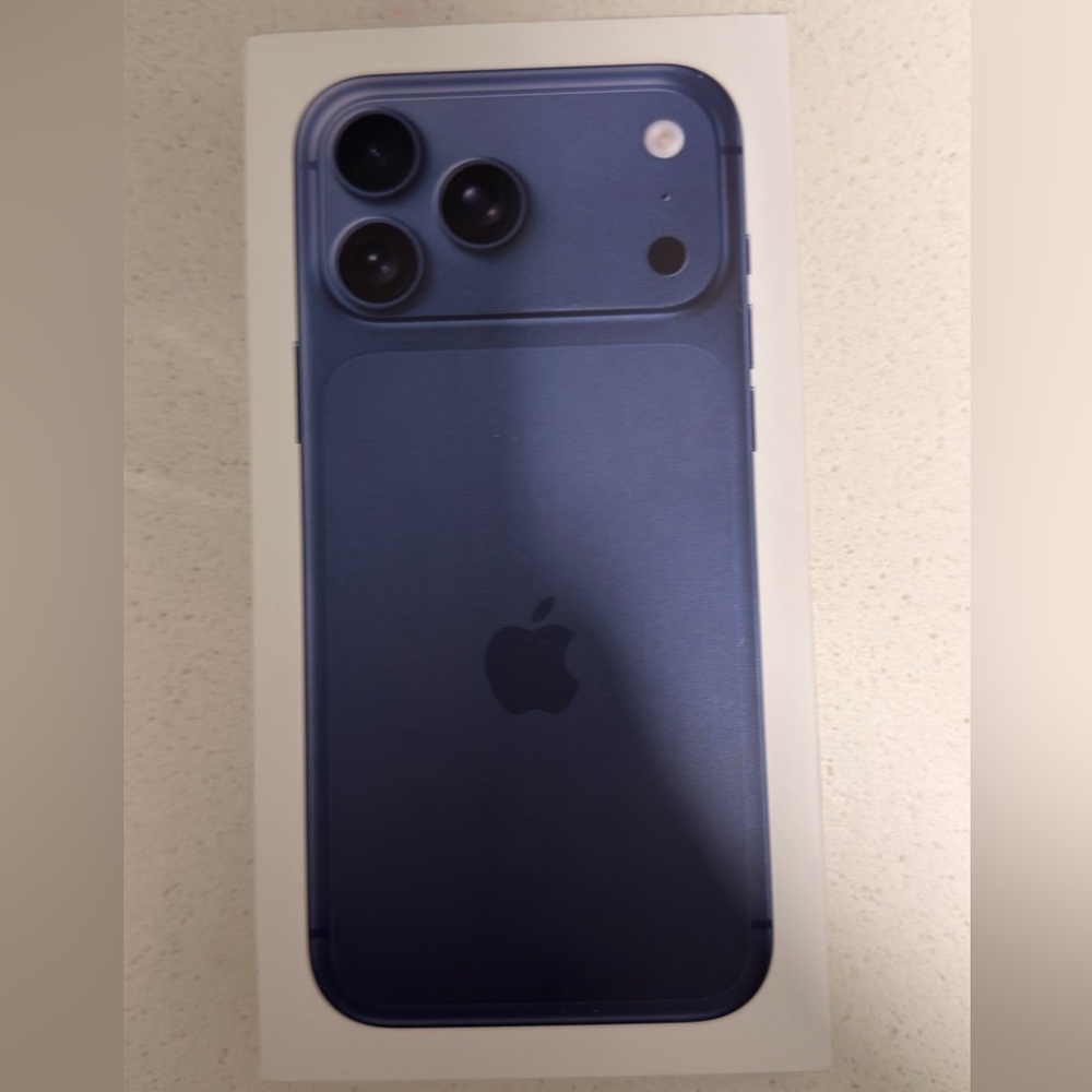 Apple iPhone 7 Pro Max in White